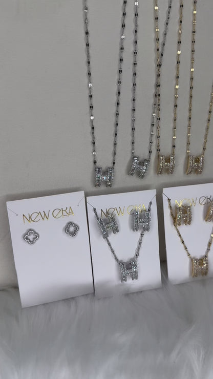 Eterna Stud Earrings